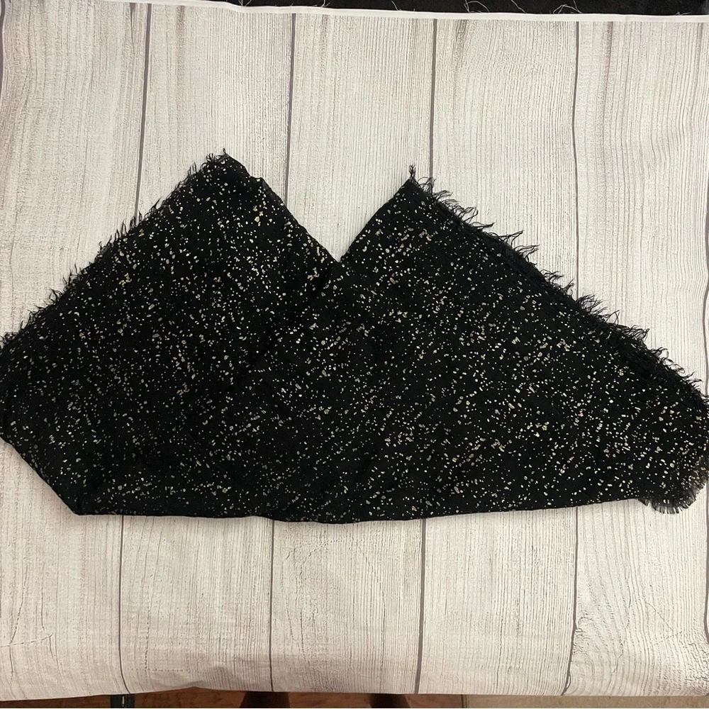 WOMEN’S Black and Gold Women's Scarf 72 x 30 Like New